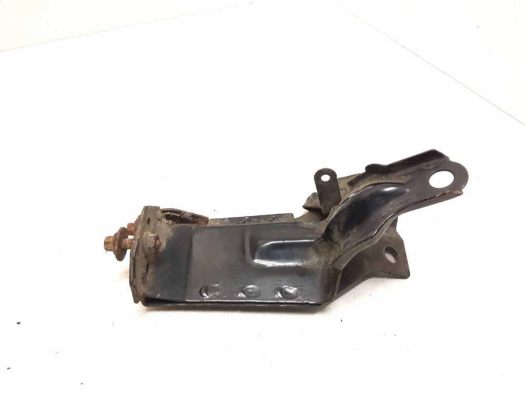 Radiator mount bracket – Volvo XC60 (2009-2013)