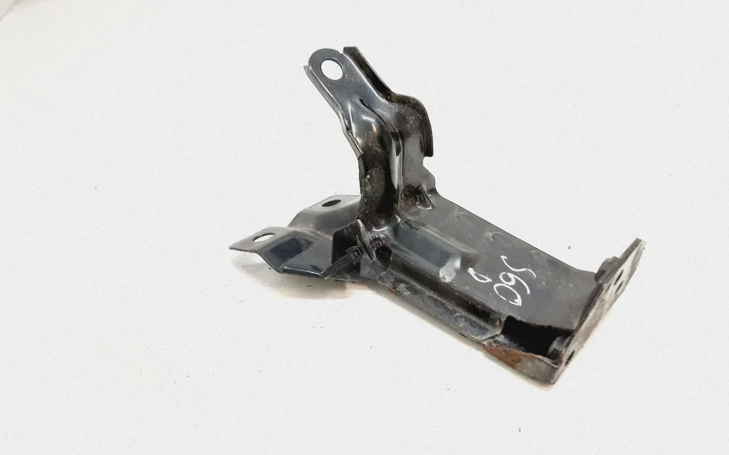 Radiaatori kinnitusklamber – Volvo XC60 (2009-2013)