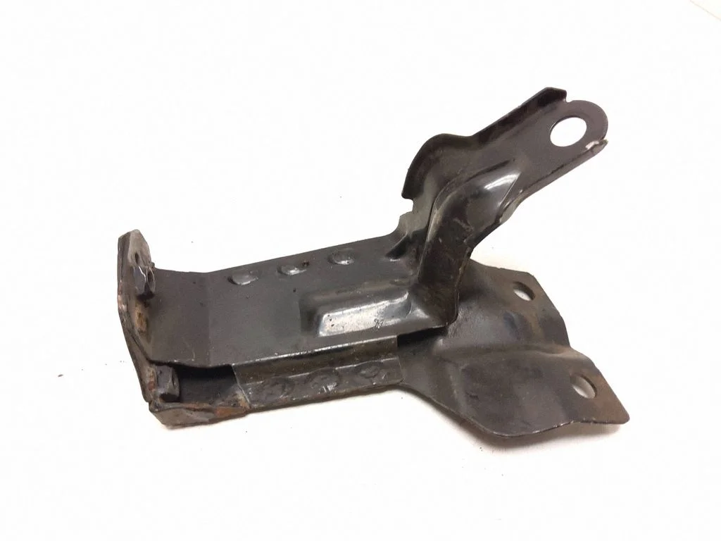 Radiaatori kinnitusklamber – Volvo XC60 (2009-2013)