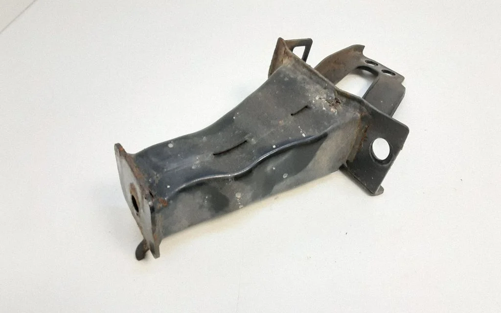 Radiaatori kinnitusklamber – Volvo XC60 (2009-2013)