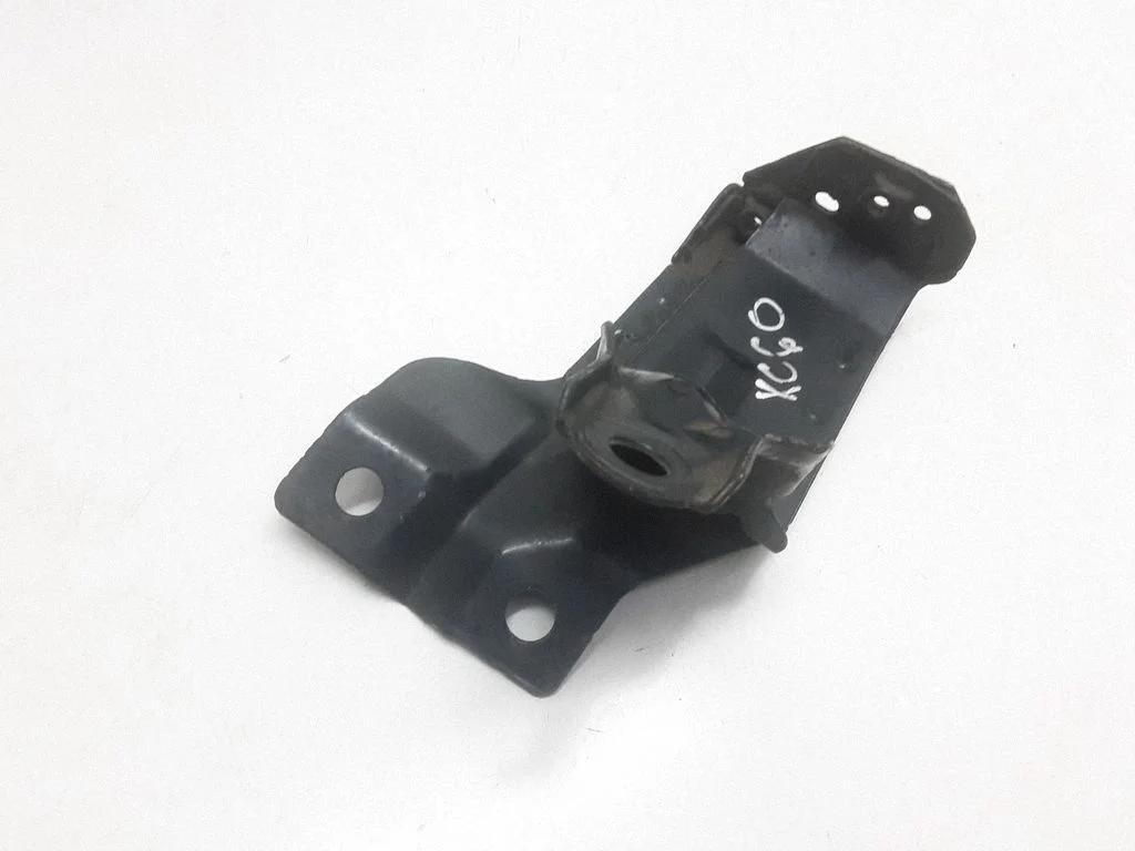 Radiator mount bracket – Volvo XC60 (2009-2013)
