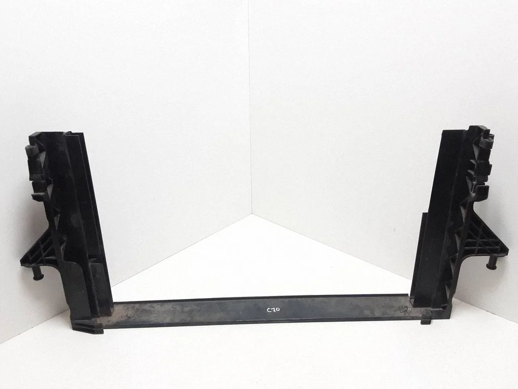 Radiator mount bracket – Volvo C70 (2006-2010)