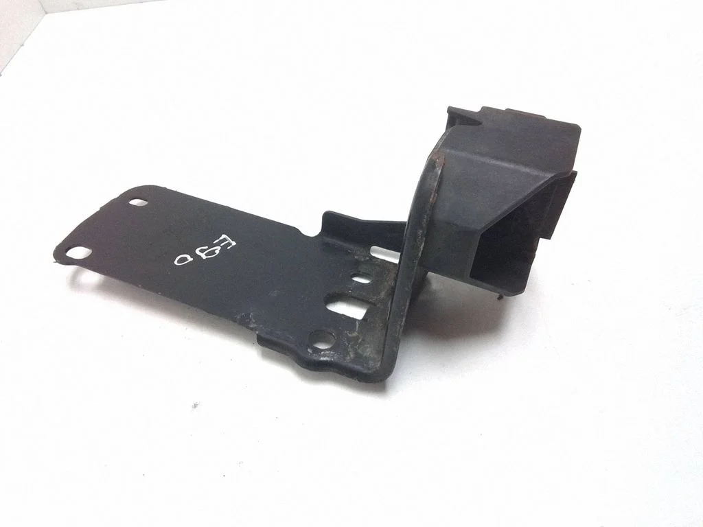 Radiator mount bracket – BMW 3 Series E90 E91 (2005-2012)