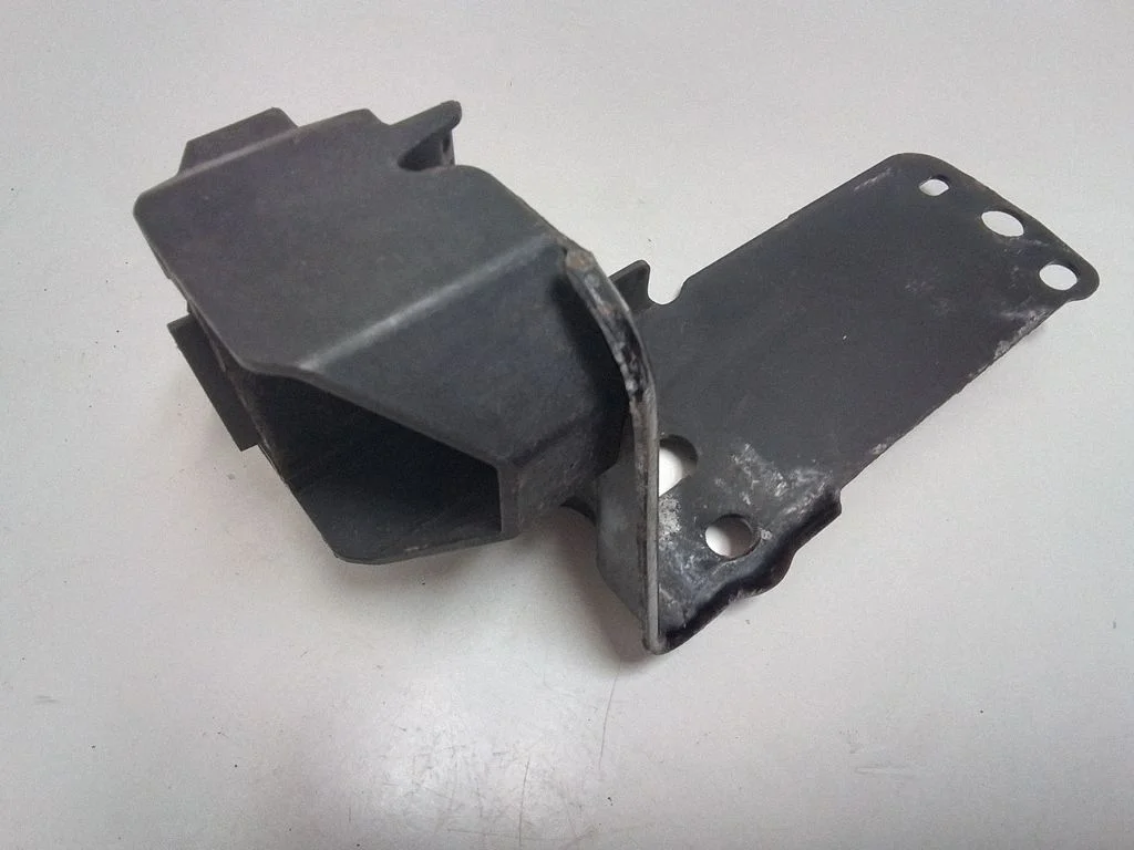 Radiator mount bracket – BMW 3 Series E90 E91 (2005-2012)