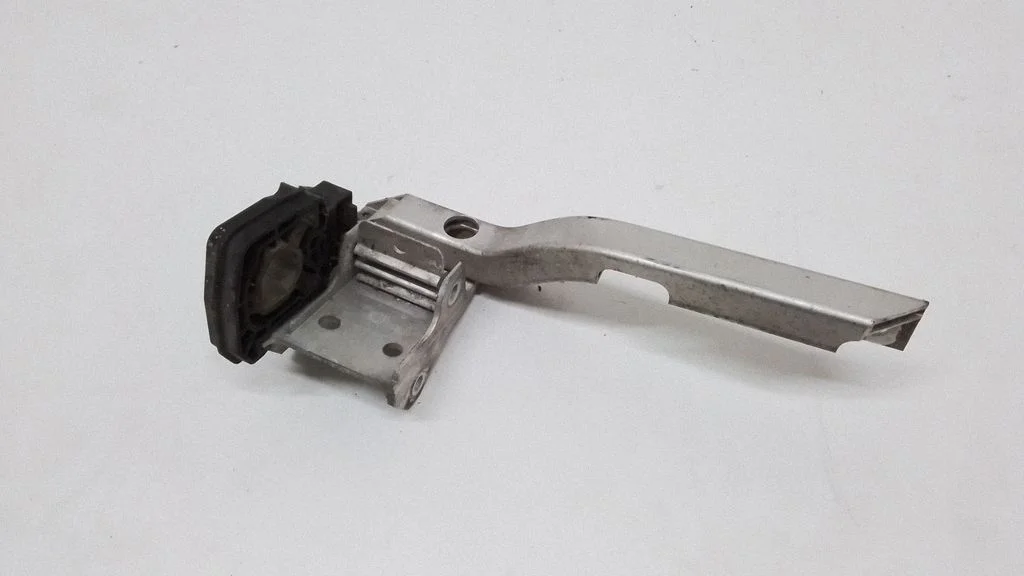 Radiator mount bracket – BMW 7 Series F01 F02 F03 F04 (2008-2016)