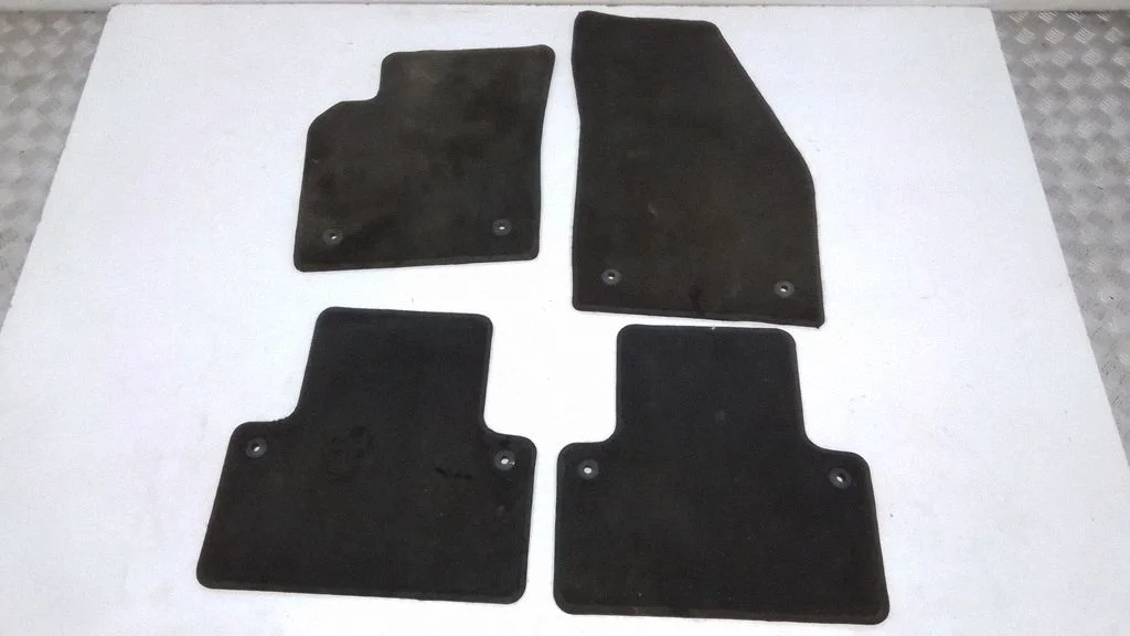Car floor mat set – Volvo C70 (2006-2010)