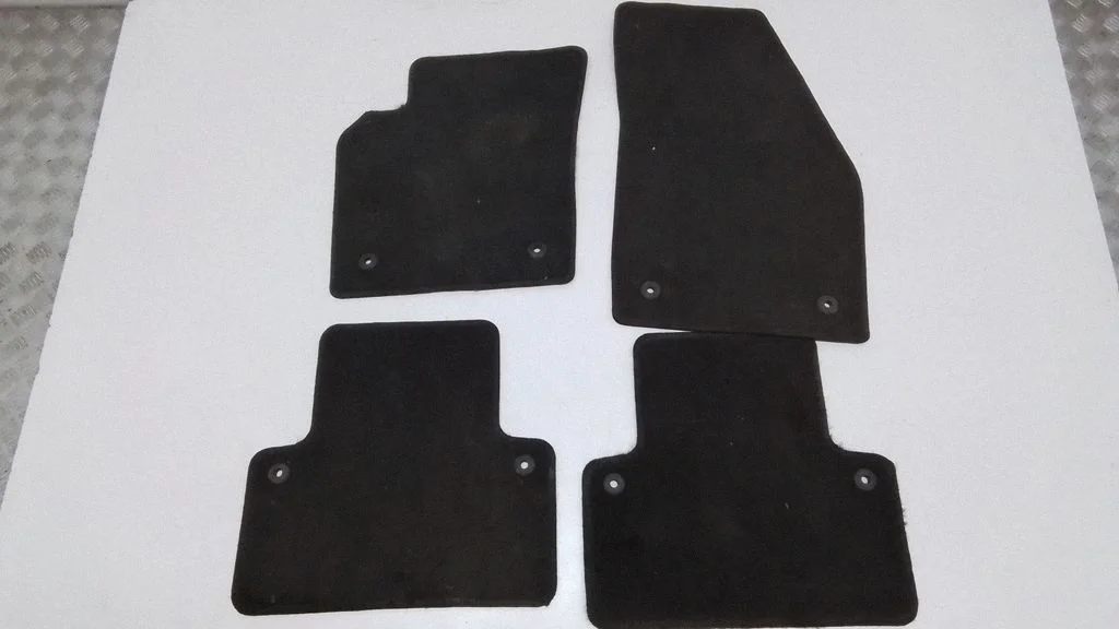 Car floor mat set – Volvo C70 (2006-2010)