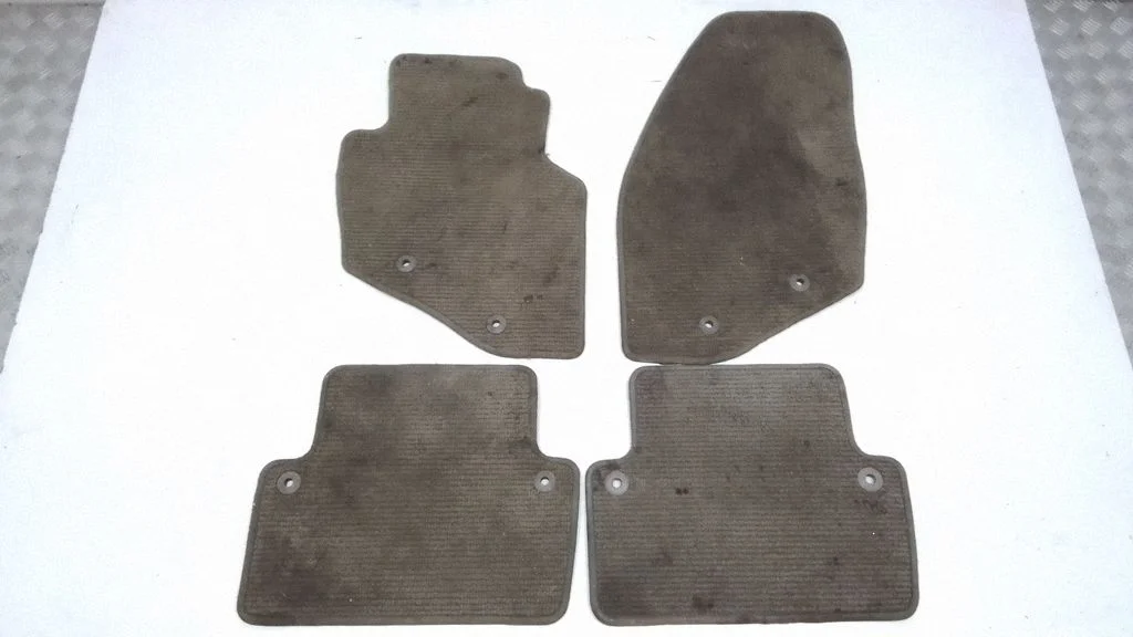 Car floor mat set – Volvo XC70 (2001-2004)