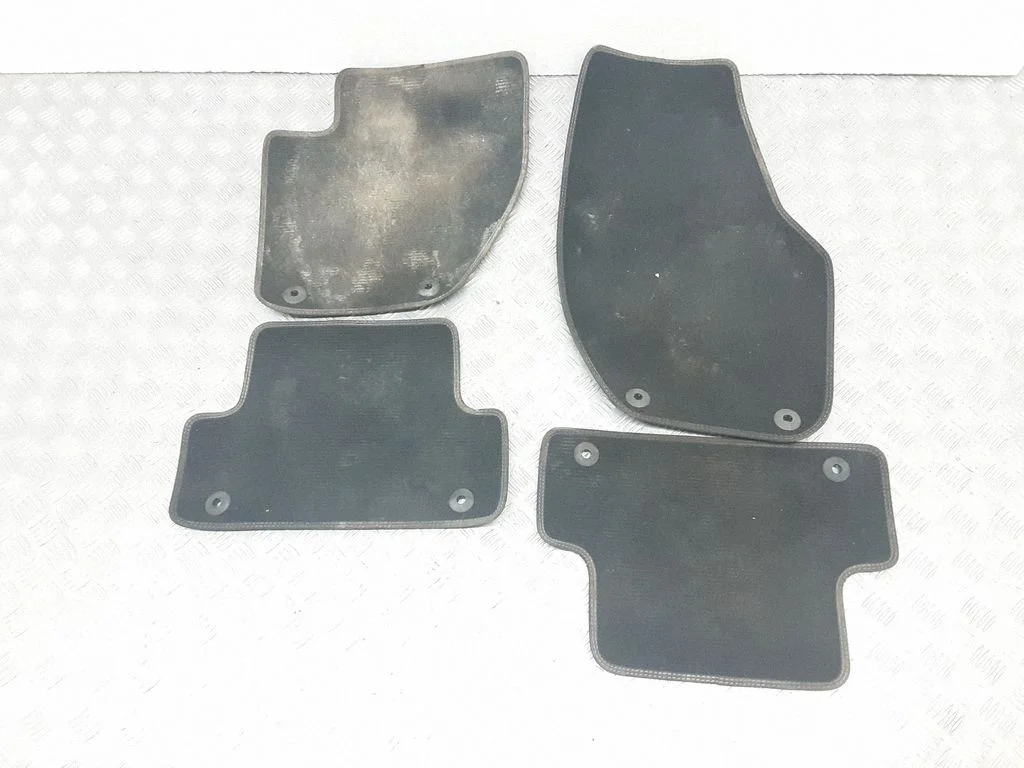 Car floor mat set – Volvo V40 (2012-2019)