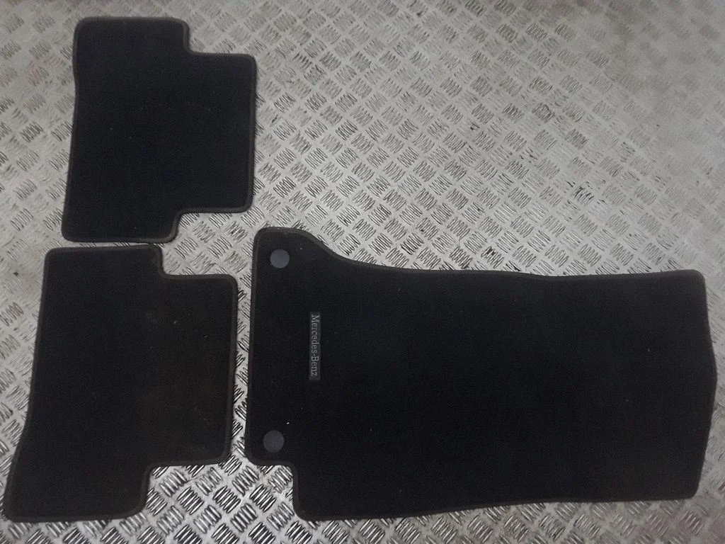 Car floor mat set – Mercedes-Benz C-Class W205 (2014-2021)