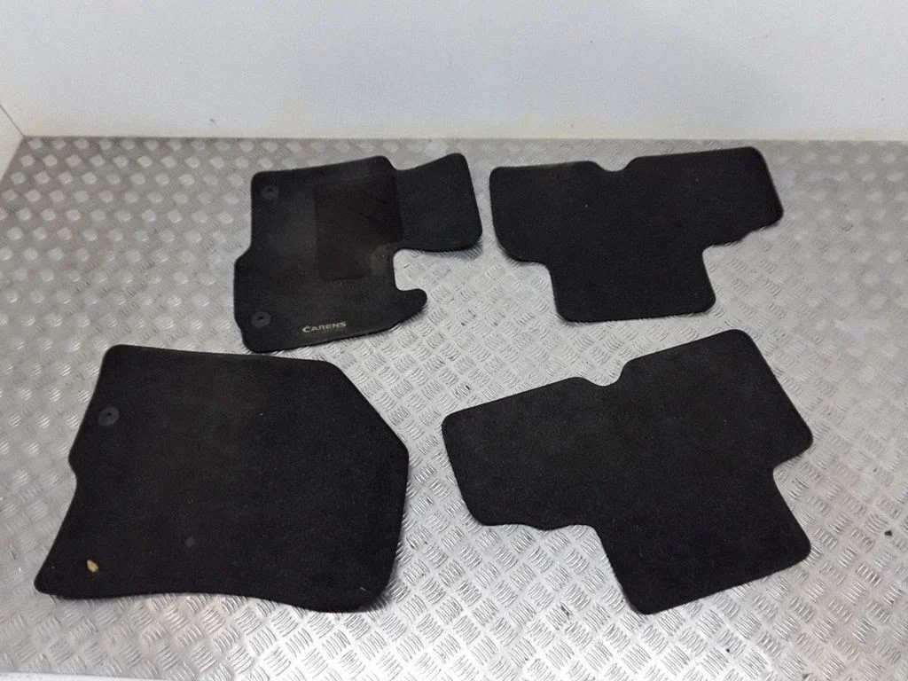 Car floor mat set – KIA Carens III (2013-2019)