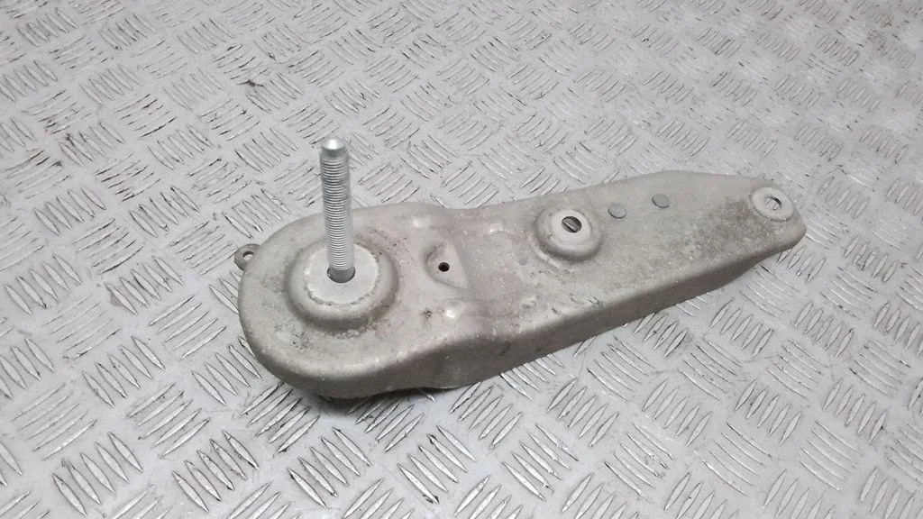 Muu tagavedrustuse varuosa – BMW 5-seeria F10 F11 (2009-2016)