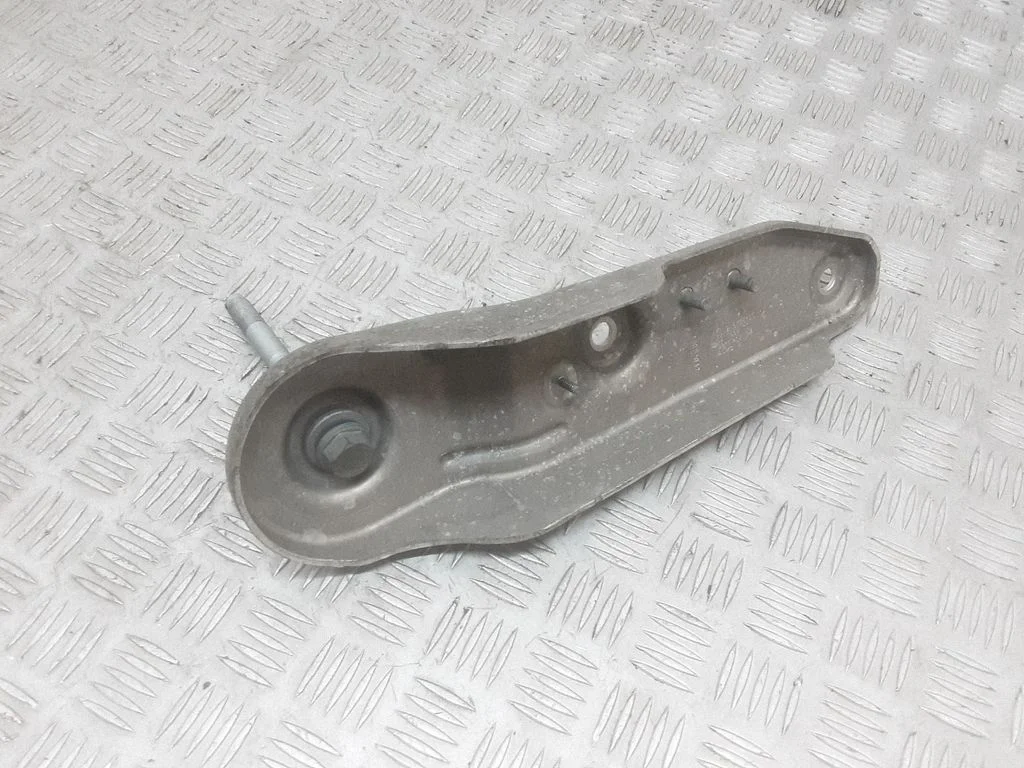 Muu tagavedrustuse varuosa – BMW 5-seeria F10 F11 (2009-2016)