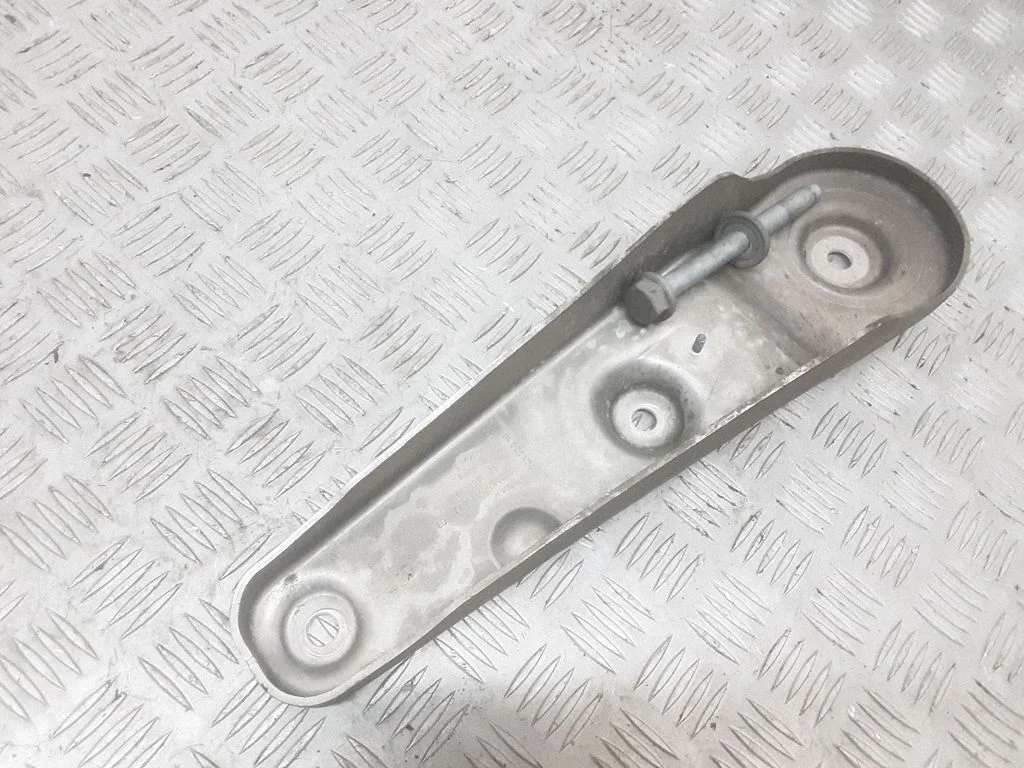 Muu tagavedrustuse varuosa – BMW 7-seeria F01 F02 F03 F04 (2008-2016)