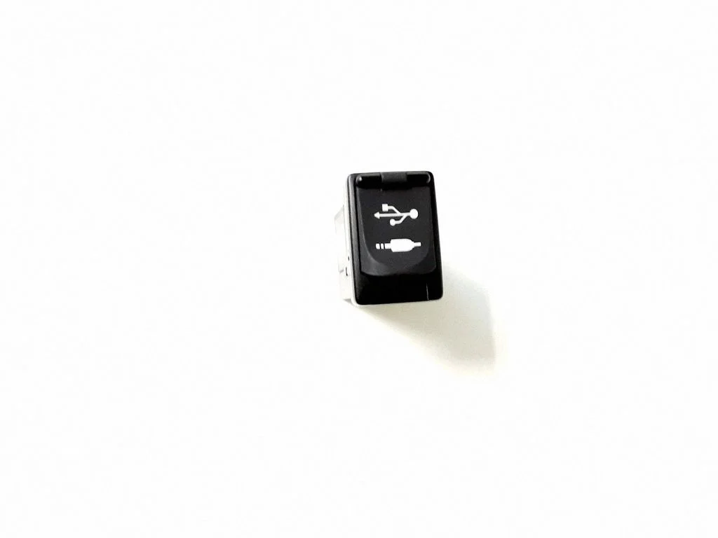 USB socket connector – Toyota RAV 4 (XA40) (2012-2018)