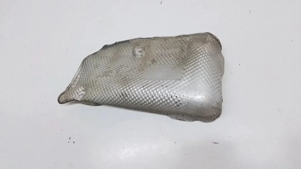 Exhaust heat shield 7185213
