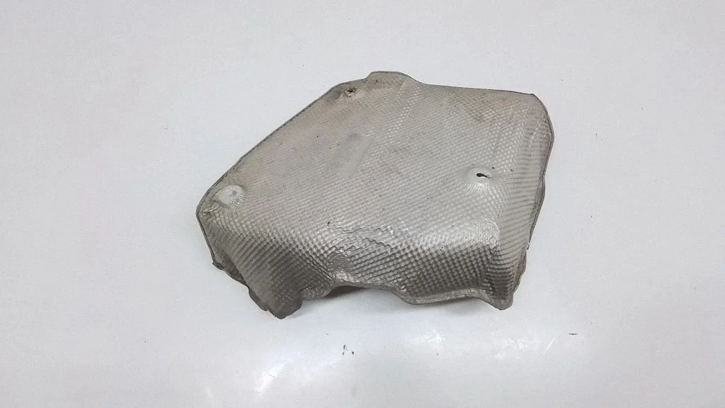Exhaust heat shield 7185212