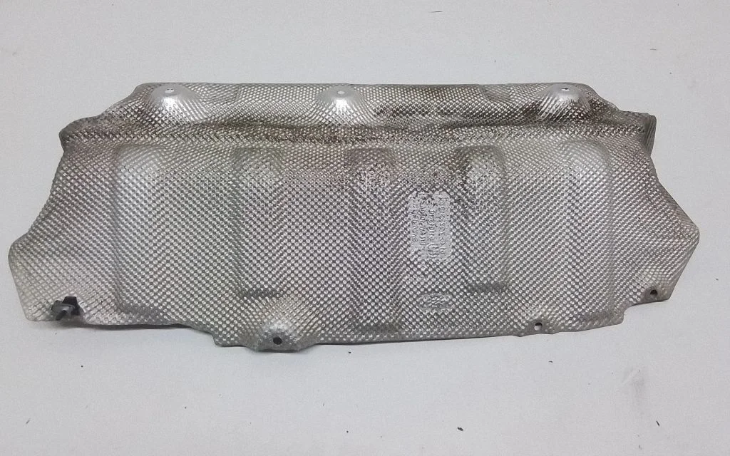 Exhaust heat shield 7325310