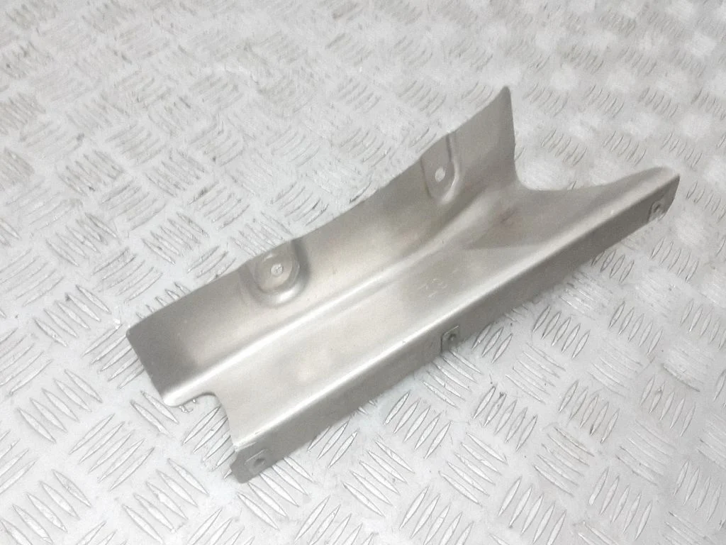 Exhaust heat shield 7185204