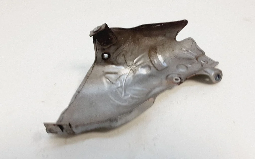 Exhaust heat shield 7577002
