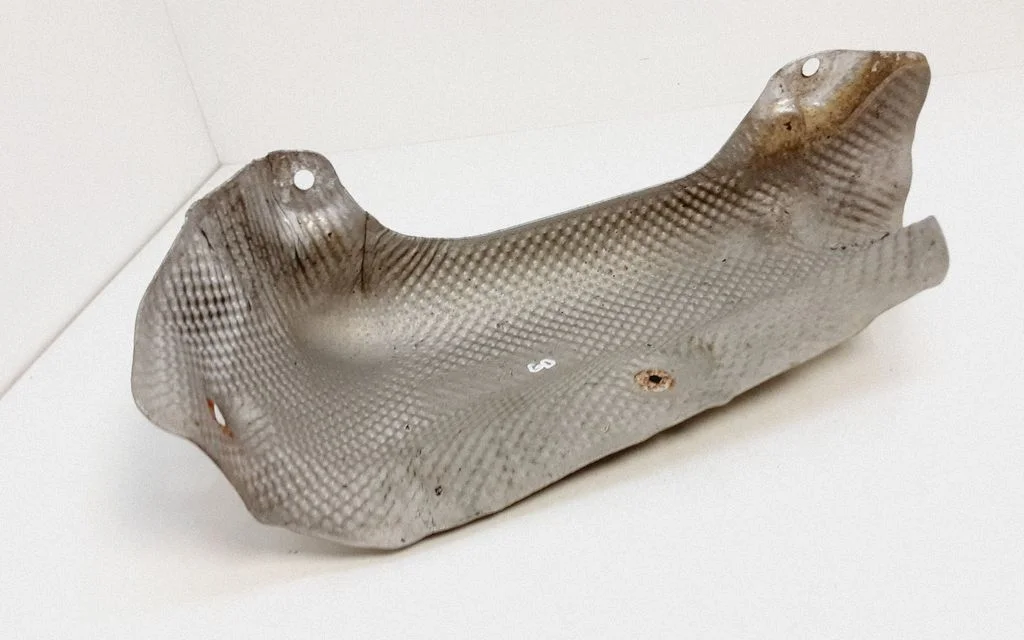 Exhaust heat shield 7185214
