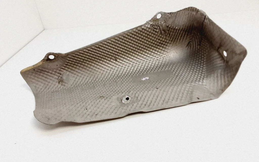 Exhaust heat shield 7185213