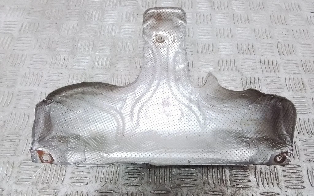 Heat shield in engine bay – Volvo S90, V90 (2016-)