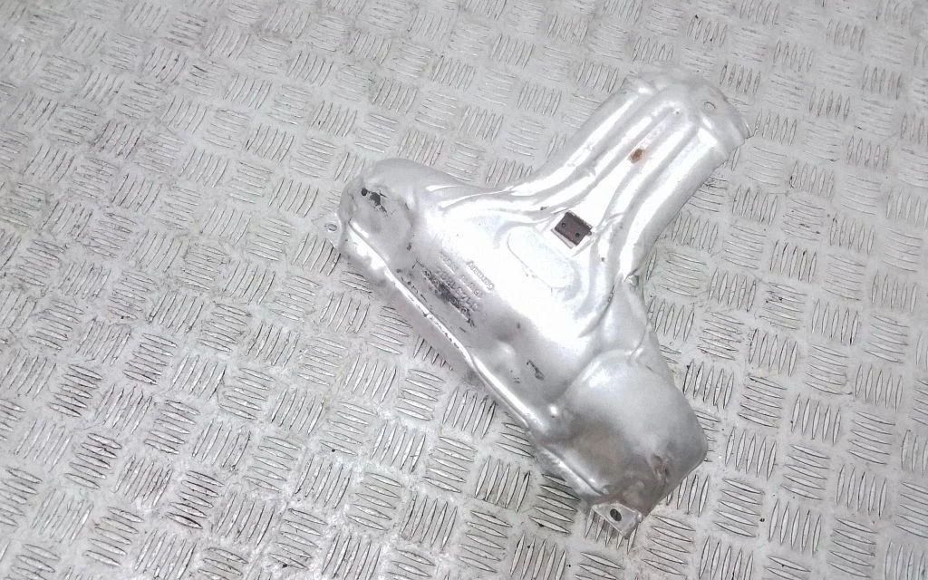 Heat shield in engine bay – Volvo S90, V90 (2016-)