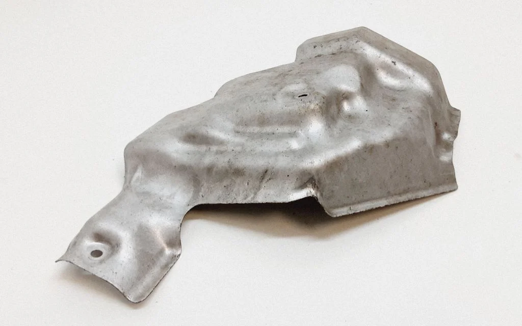 Heat shield in engine bay GX733C567CA