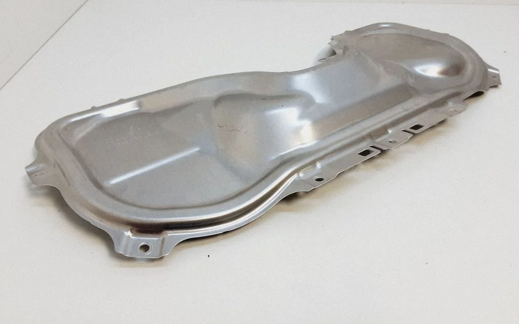 Heat shield in engine bay 98150418101