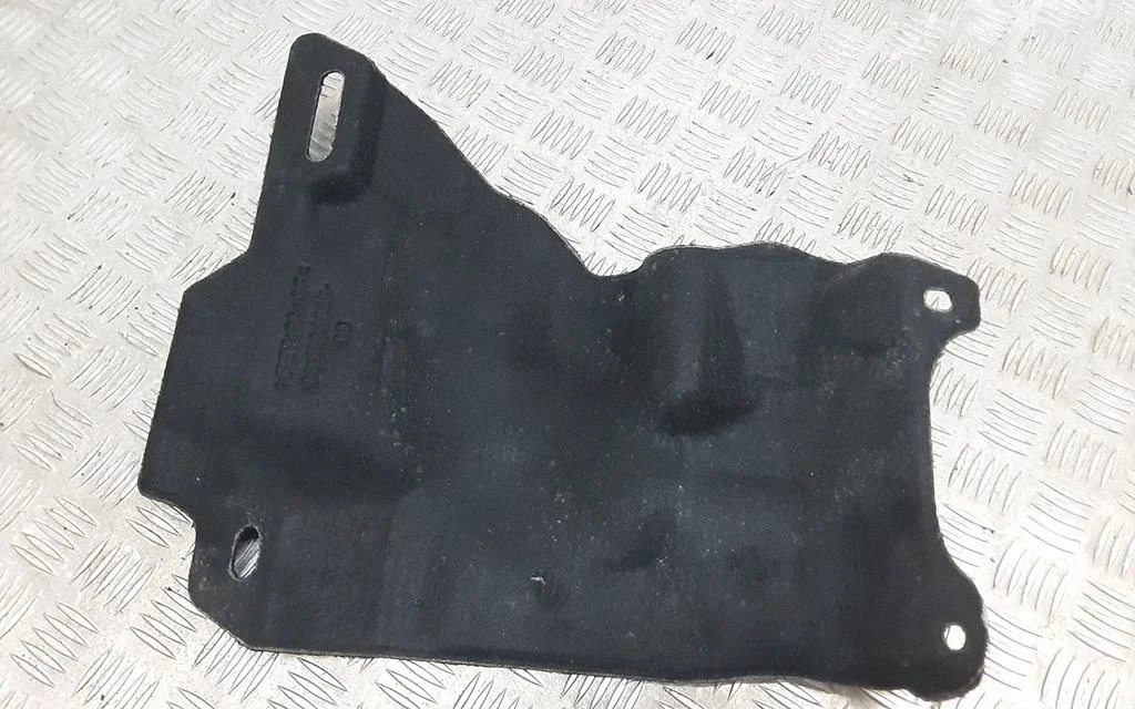Heat shield in engine bay 9811684580