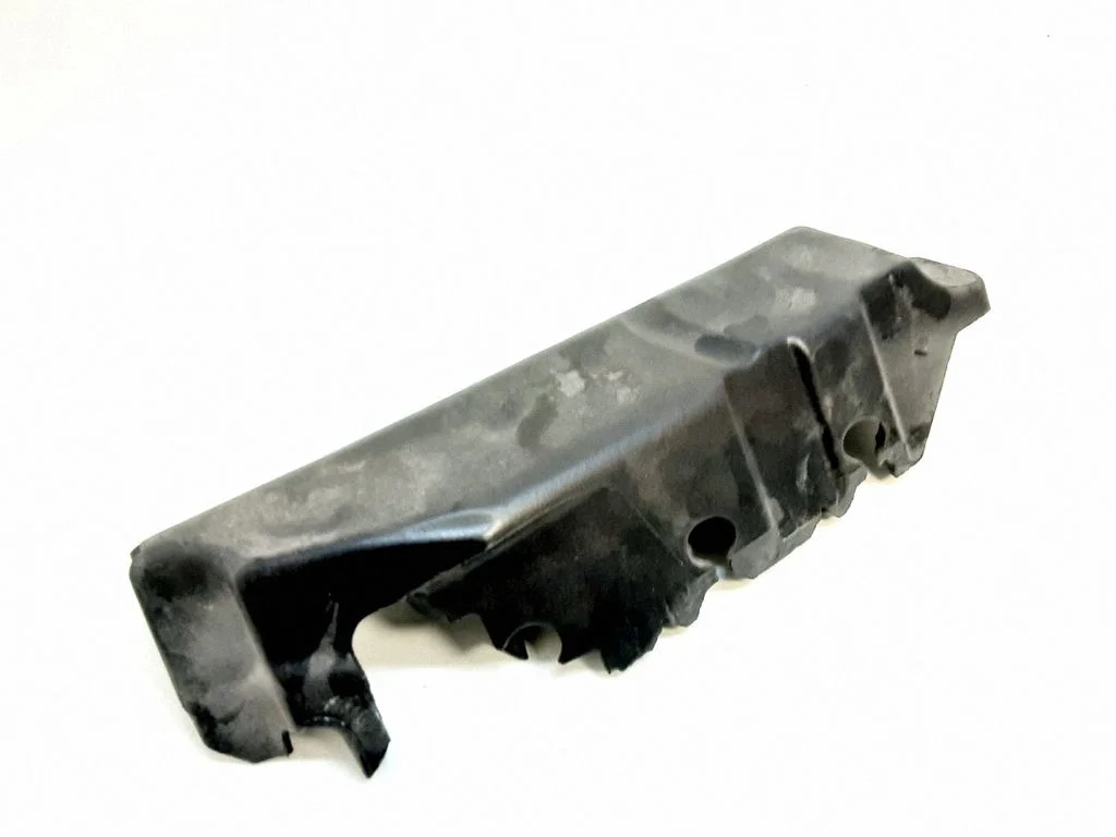 Heat shield in engine bay AV6Q9U550BB