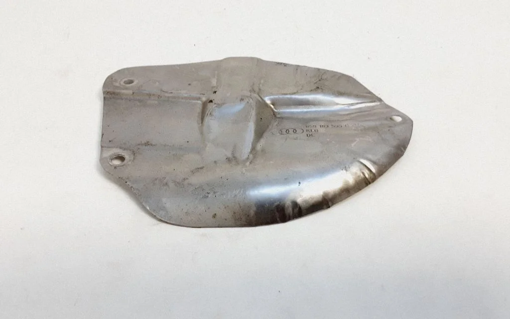 Heat shield in engine bay – Volkswagen Touareg II (2010-2018)