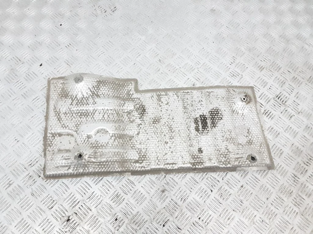 Heat shield in engine bay – Toyota RAV 4 (XA30) (2006-2016)