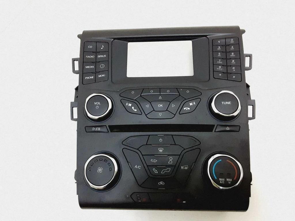 Head unit multimedia control – Ford Fusion II (2013-)