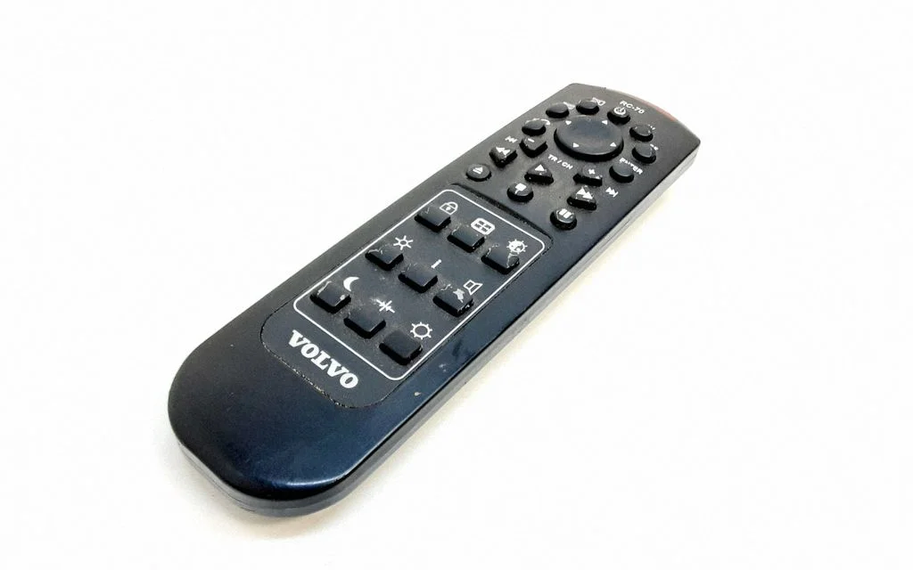 Head unit multimedia control – Volvo XC90 (2003-2006)