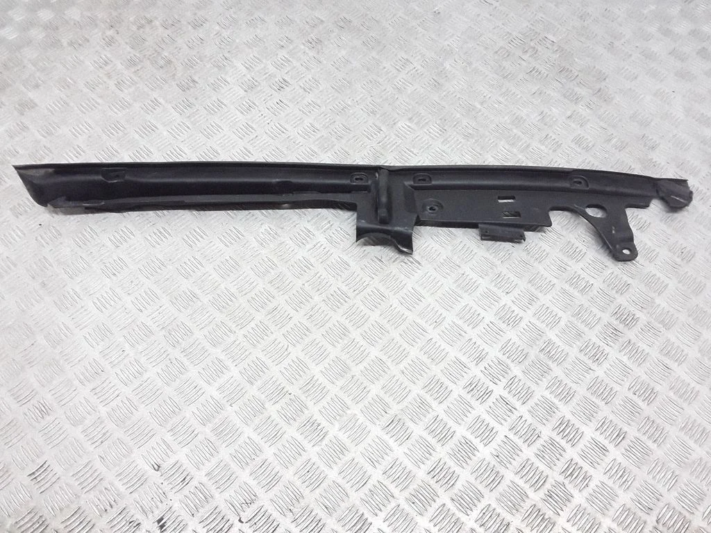 Fender end trim – front left