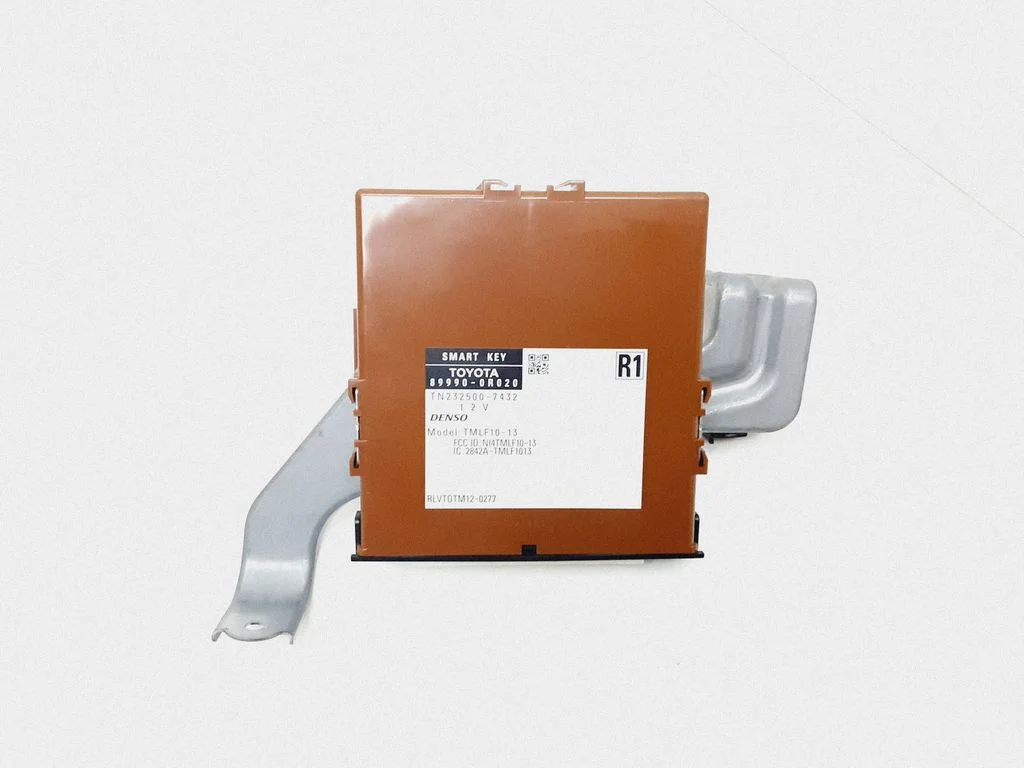Keyless (KESSY) go control unit/module – Toyota RAV 4 (XA40) (2012-2018)
