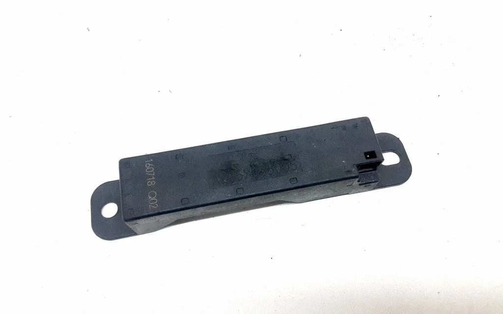 Võtmeta süsteemi KESSY (keyless) juhtplokk/moodul – Mercedes-Benz C-klass W205 (2014-2021)