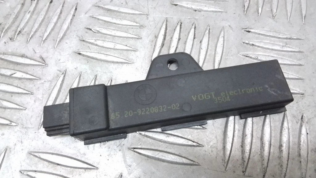 Keyless (KESSY) go control unit/module – BMW 7 Series F01 F02 F03 F04 (2008-2016)