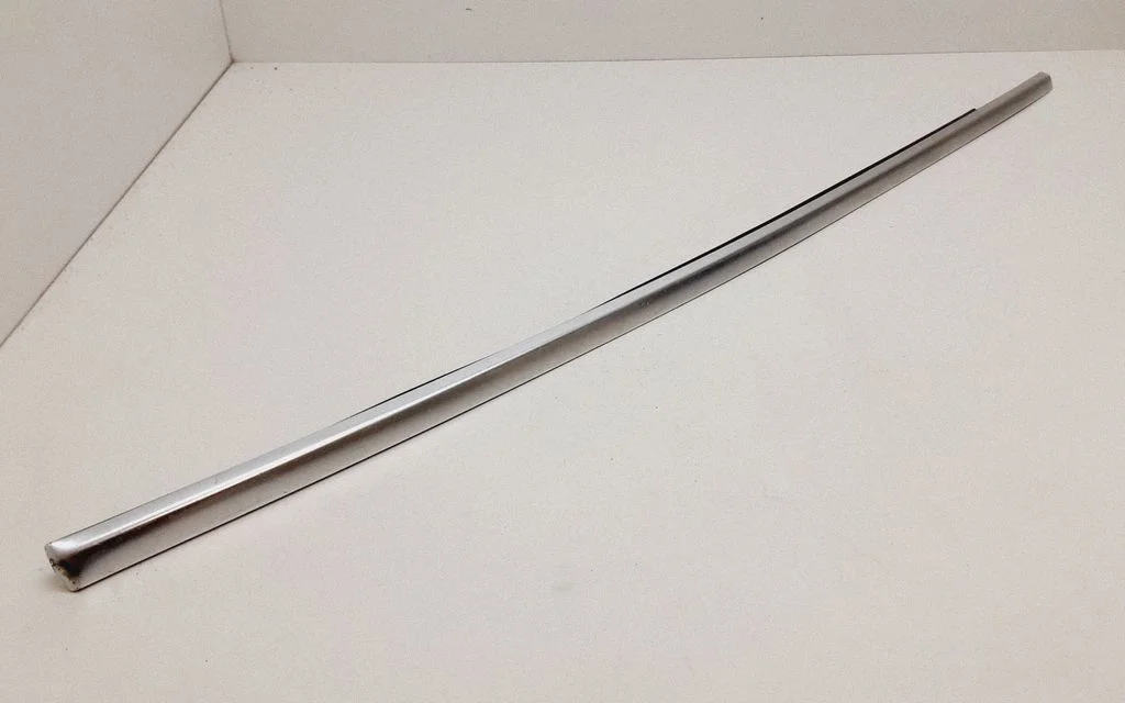 Rear door glass trim molding 31297681