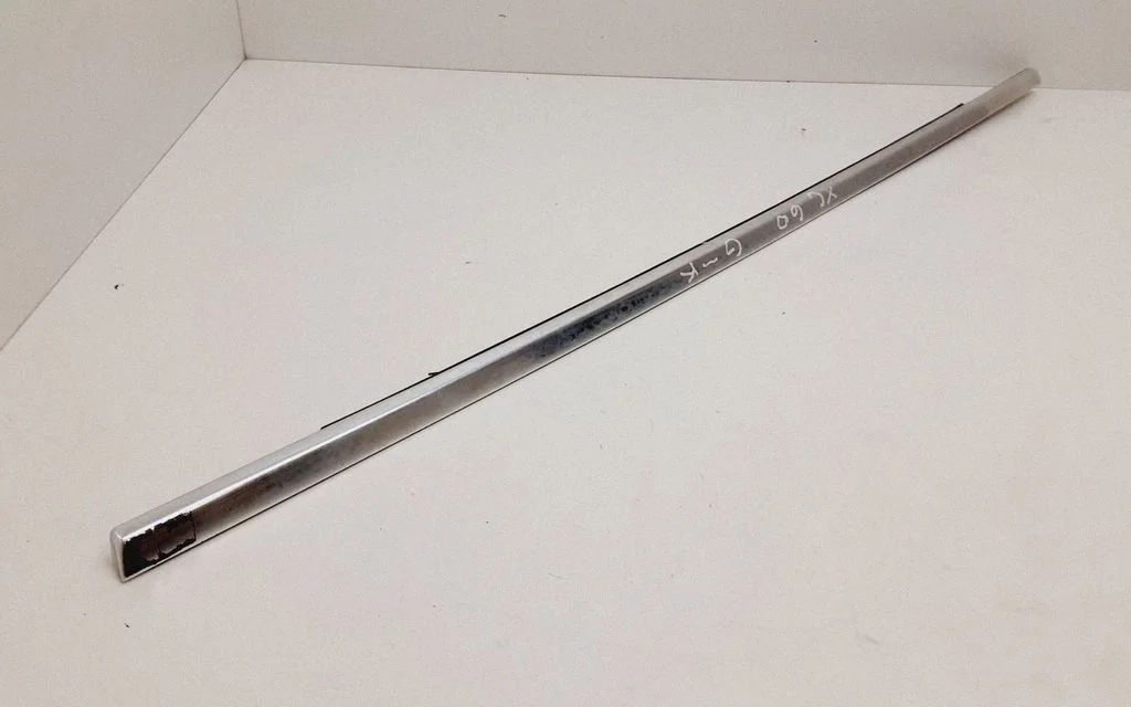 Rear door glass trim molding 31371113