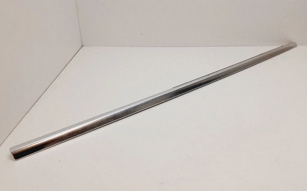 Rear door glass trim molding 30784860