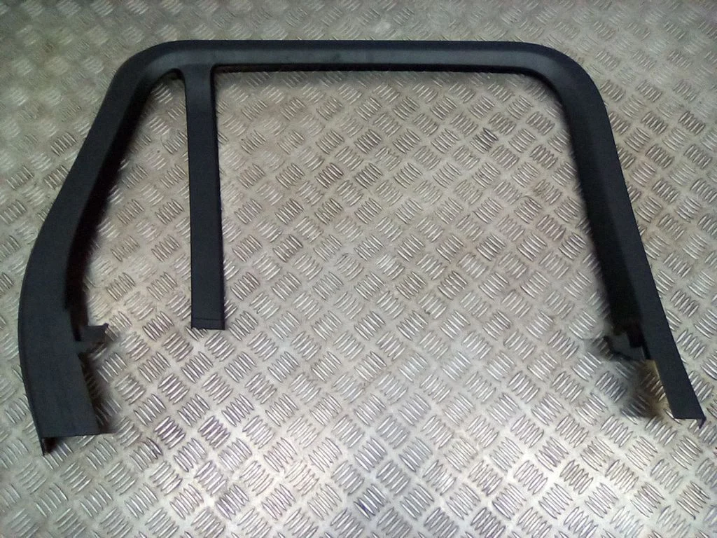 Rear door glass trim molding – rear left