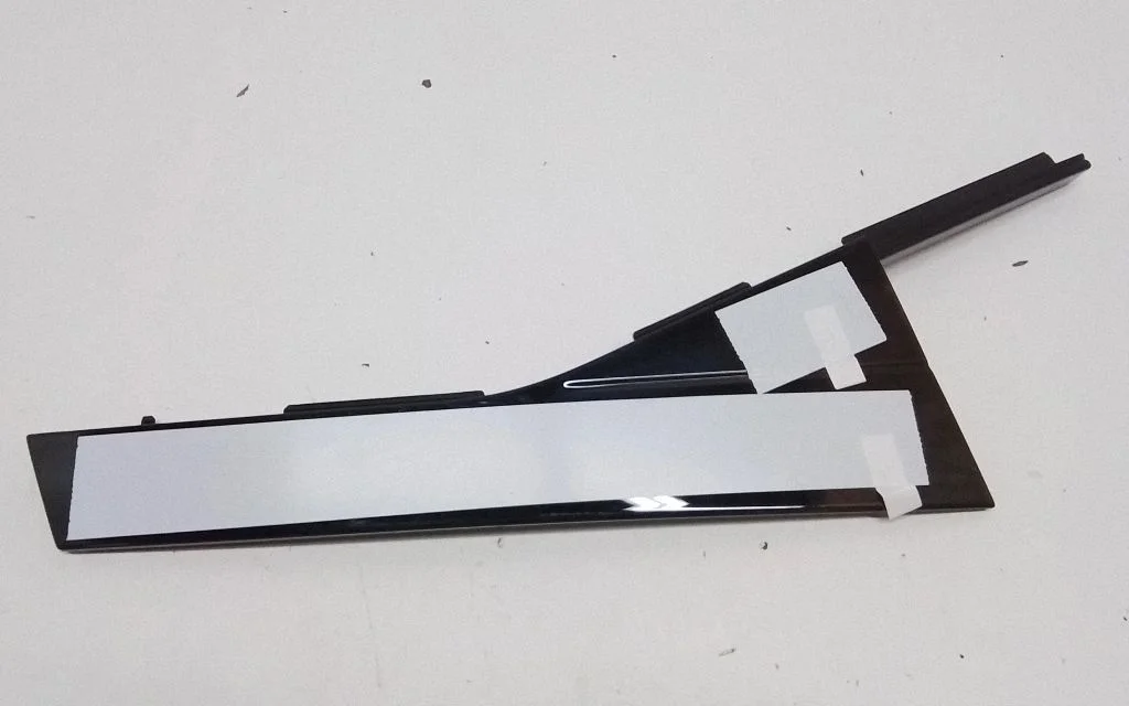 Rear door glass trim molding 7P5853590H