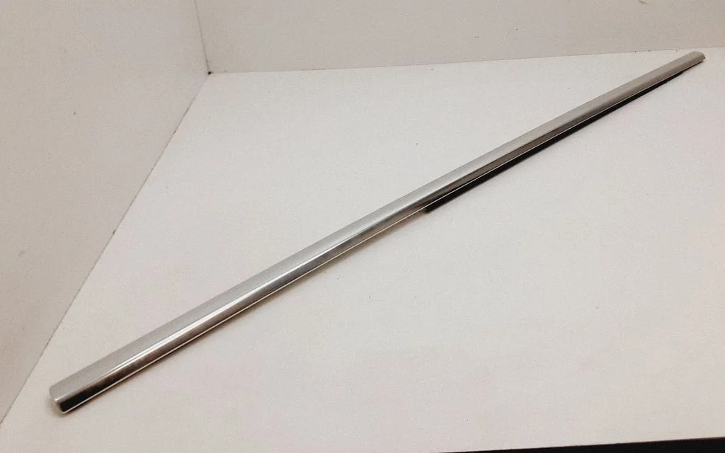 Rear door glass trim molding 30661122