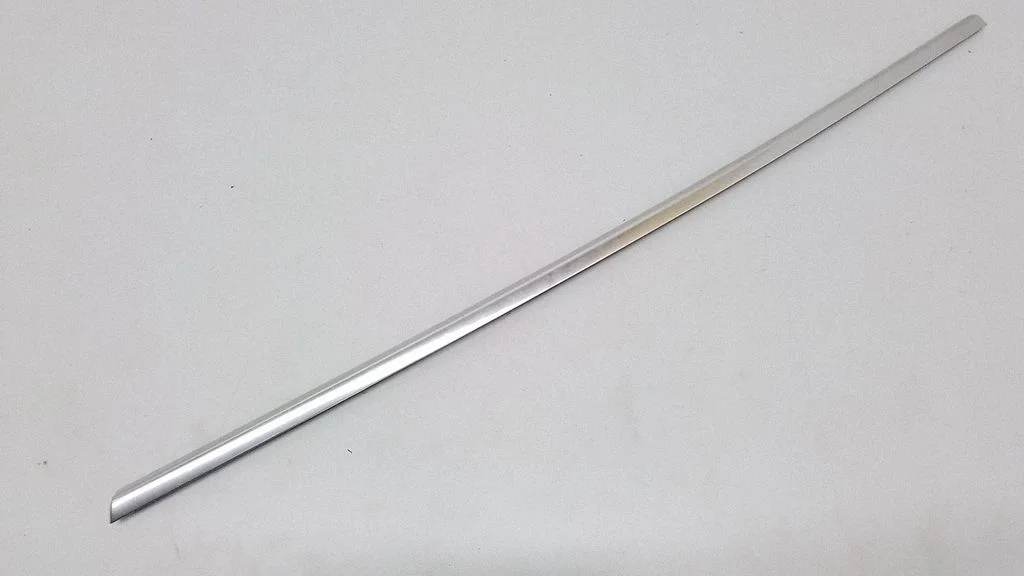 Rear door glass trim molding 31297681