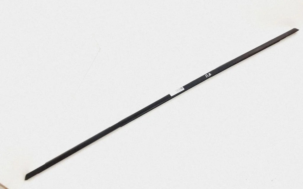 Rear door glass trim molding – Mercedes-Benz R-Class W251 (2005-2013)