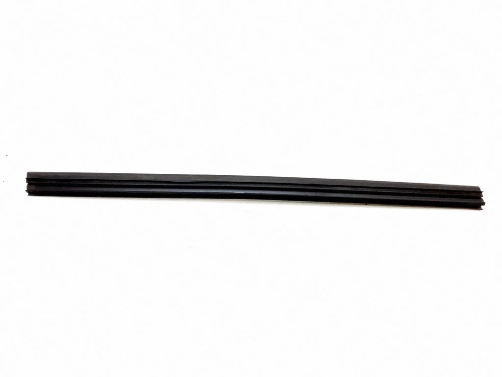 Rear door glass trim molding – rear left