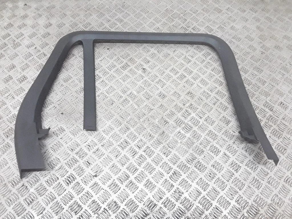 Rear door glass trim molding – rear left